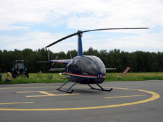 Robinson R44 на взлетной площадке